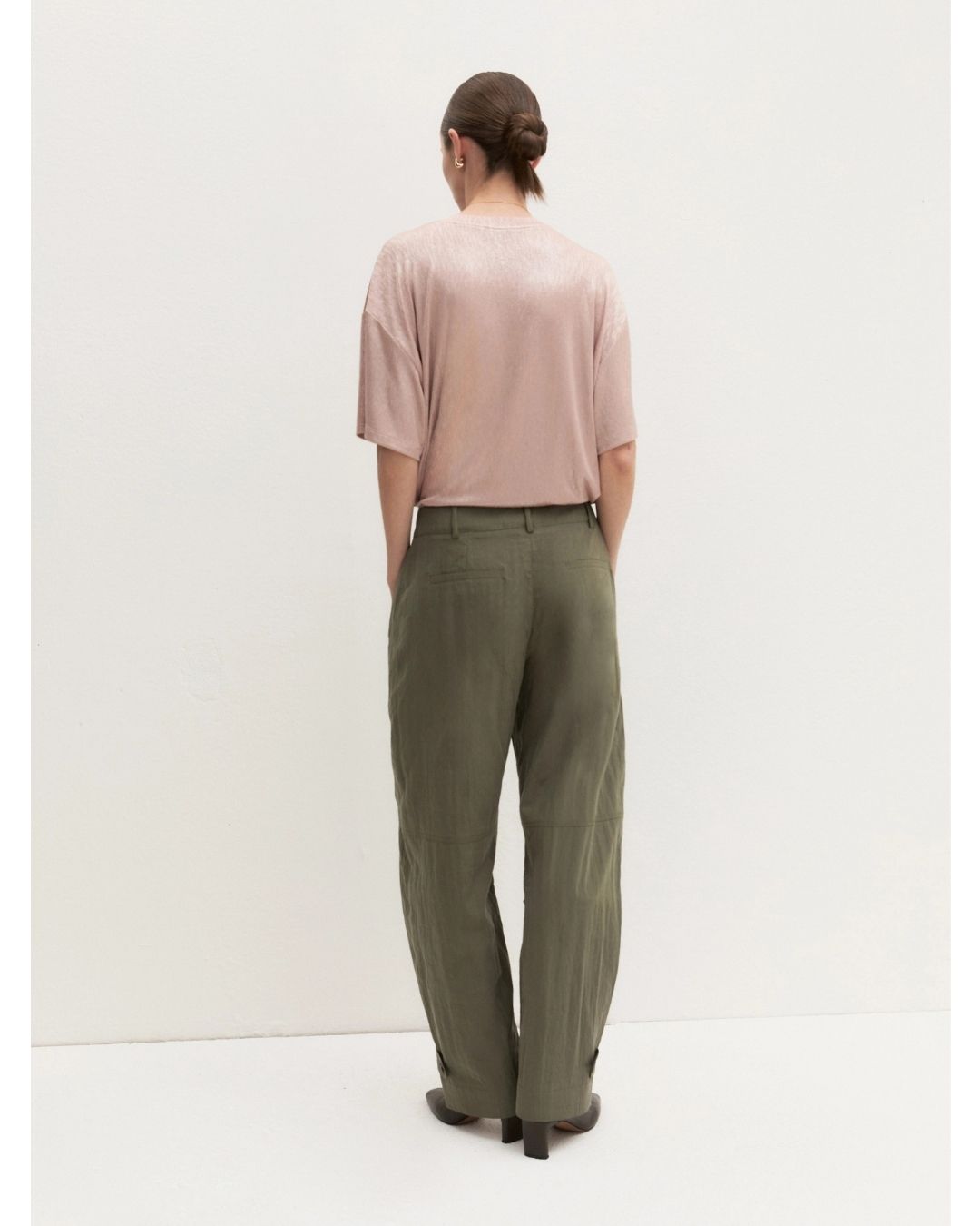 Pantalone fluido in tessuto crinckle Emmcalca Kaki 2625136014200 002 EMME MARELLA