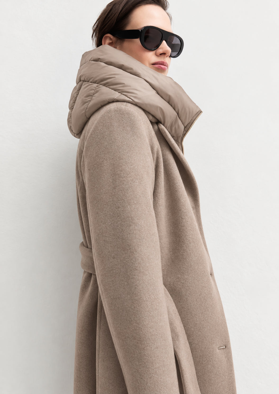 Capospalla dritto in panno soft con cappuccio rimovibile Emmdesiderio Sabbia 2625496112200 002 EMME MARELLA