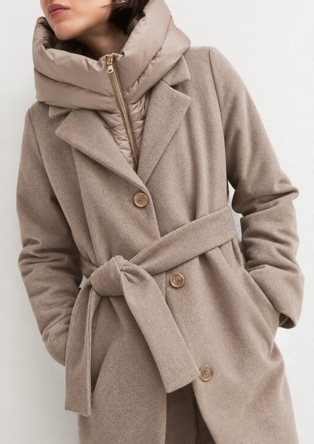 Capospalla dritto in panno soft con cappuccio rimovibile Emmdesiderio Sabbia 2625496112200 002 EMME MARELLA