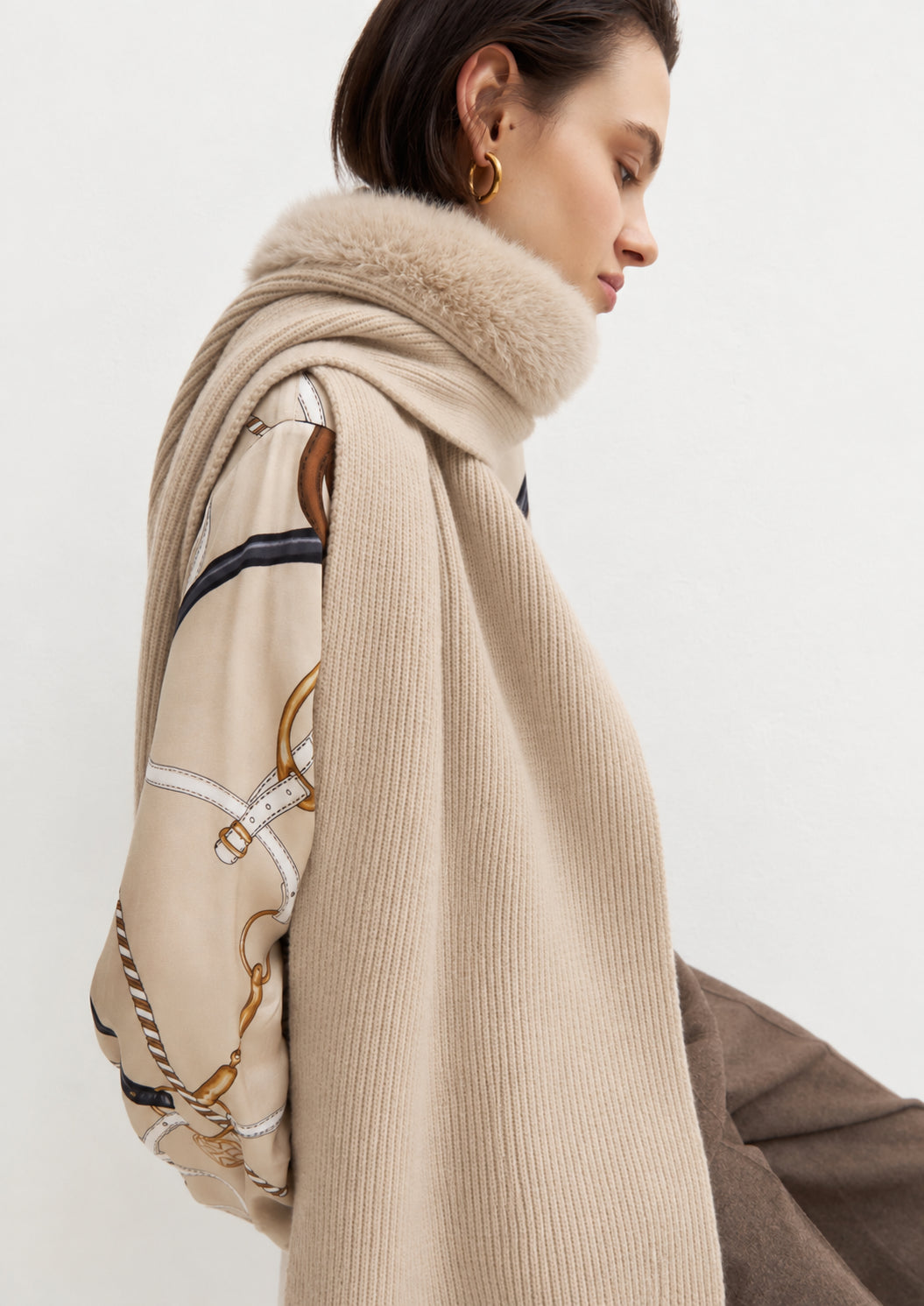 Sciarpa cappuccio Emmcerchio con bordo in tessuto furry Panna 2625746022200 001 EMME MARELLA