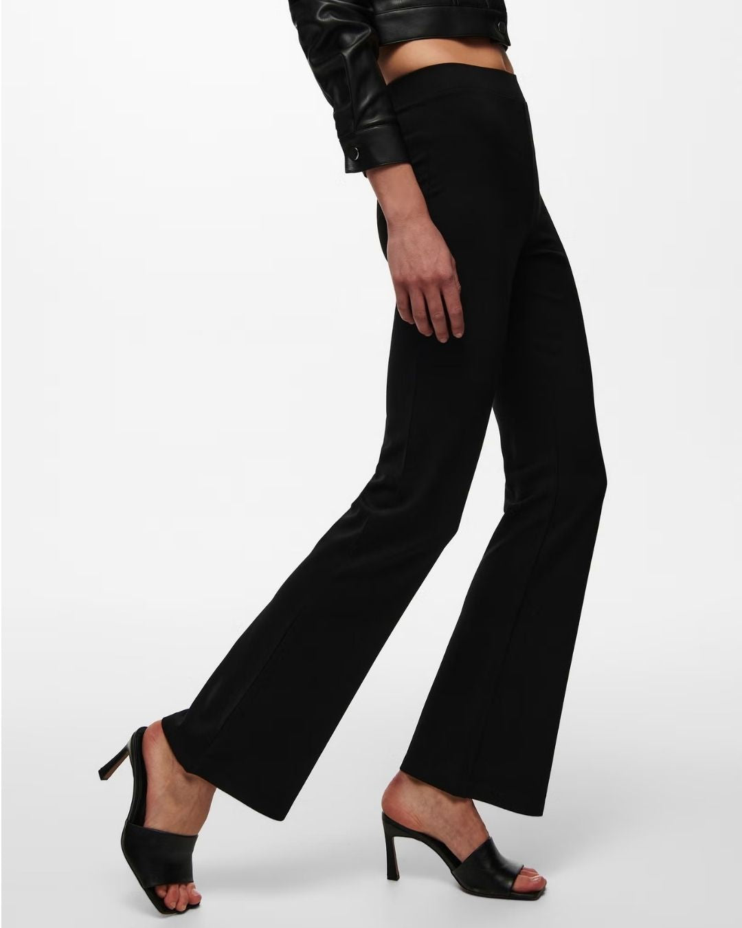 Pantaloni Flared Fit Pretty Donna Nero 15196908 Black JACQUELINE DE YONG