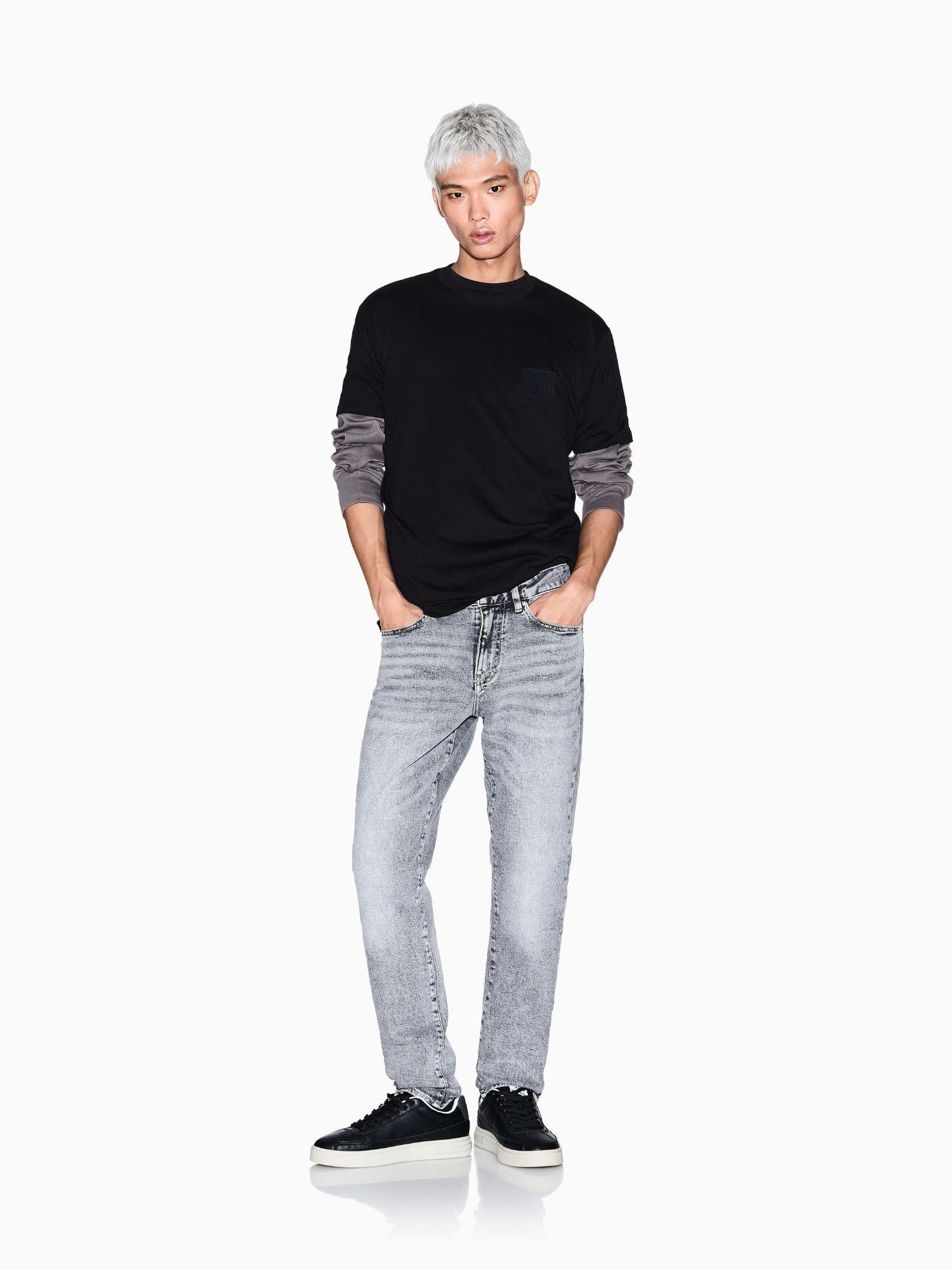 Armani Exchange T-Shirt Uomo Regular Fit con Patch Nero XM001456 AF10358 UC001 ARMANI EXCHANGE