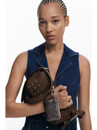 Desigual Piccola borsa baguette patch con borchie Donna Marrone 25WAXPBO 6009 DESIGUAL
