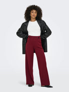 Jacqueline De Yong JDYGEGGO Wide Leg Fit Pantaloni a gamba larga Donna Cabernet 15208430 Cabernet BLACK BUTTONS JACQUELINE DE YONG