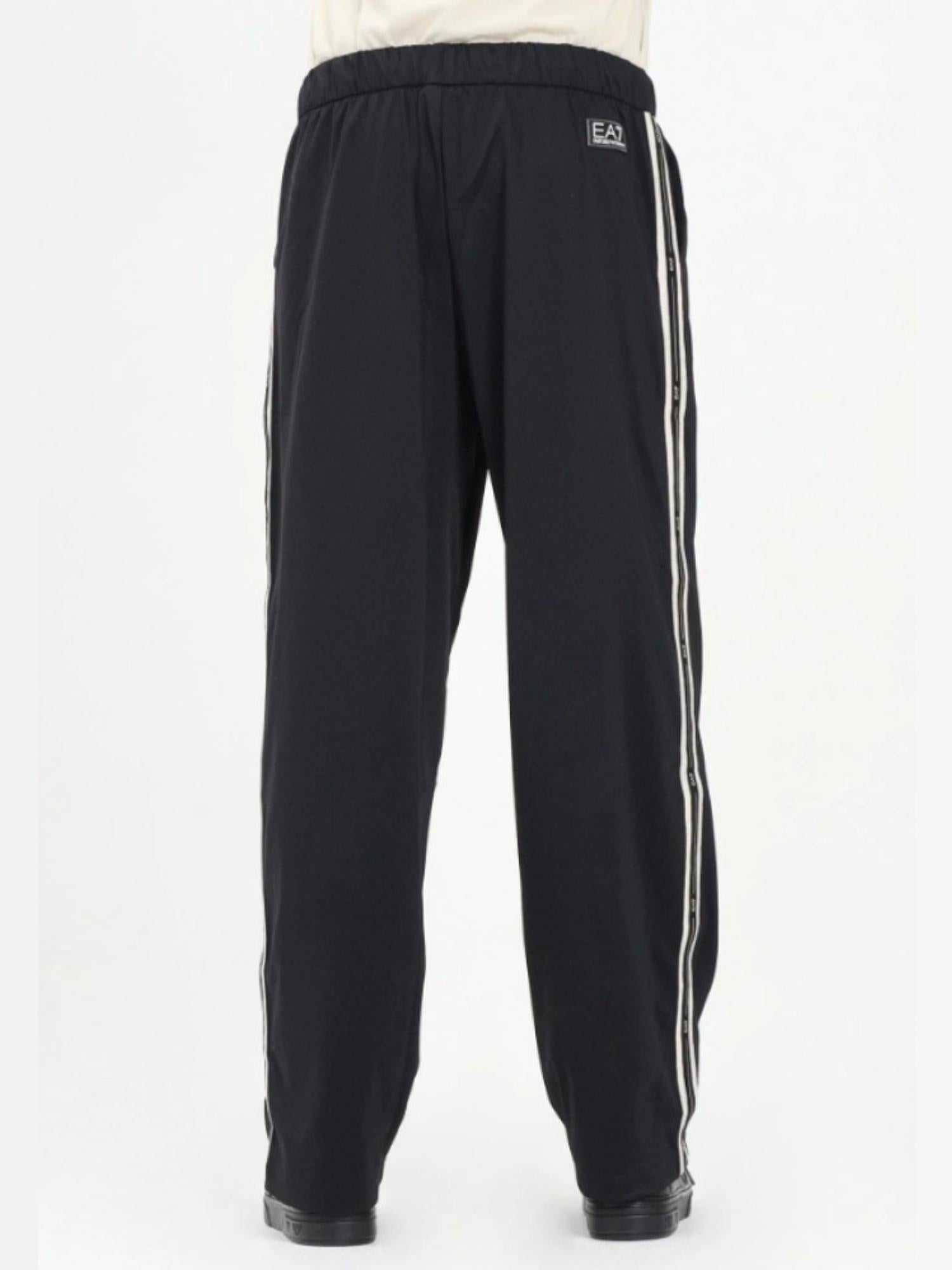 EA7 Emporio Armani Pantaloni Uomo con bande logate Nero 7M000960 AF17160 UC001 EA7 EMPORIO ARMANI