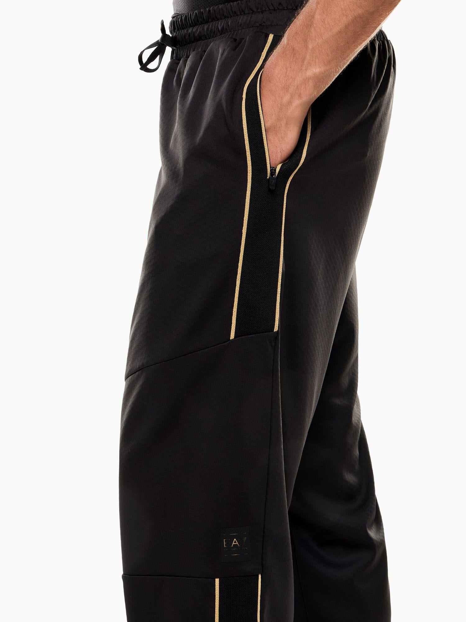 EA7 Emporio Armani Pantaloni jogger Soccer in tessuto tecnico Uomo Nero 7M000622 AF17089 UC001 EA7 EMPORIO ARMANI