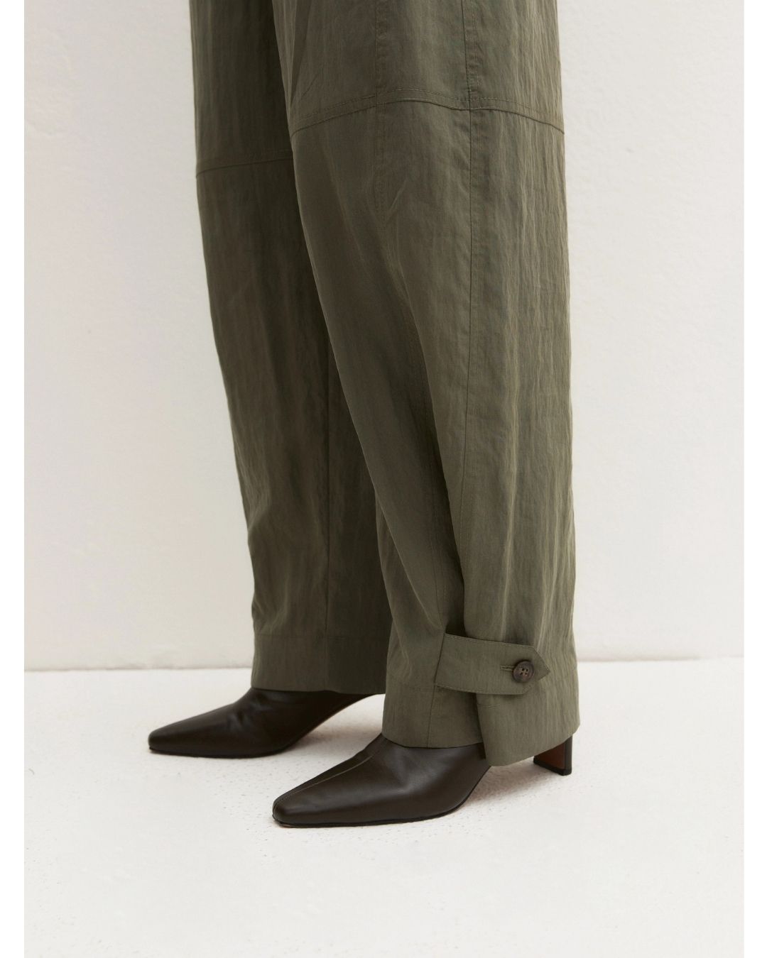 Pantalone fluido in tessuto crinckle Emmcalca Kaki 2625136014200 002 EMME MARELLA 