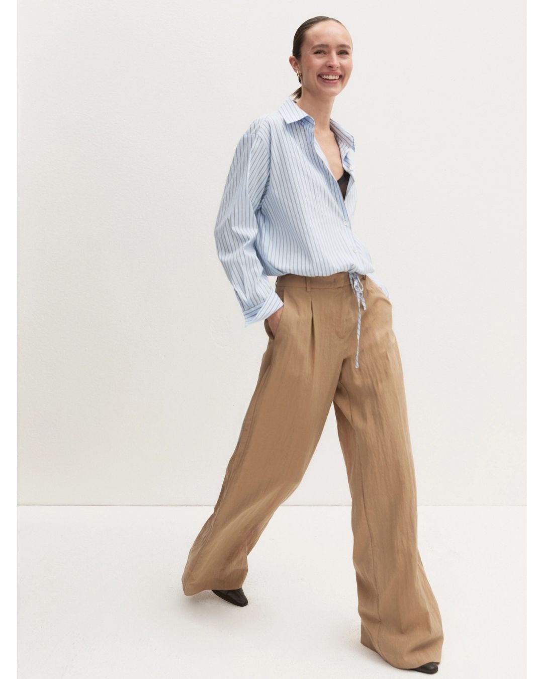 Pantalone wide leg in tessuto crinckle Emmtenace Naturale 2625136024200 001 EMME MARELLA 