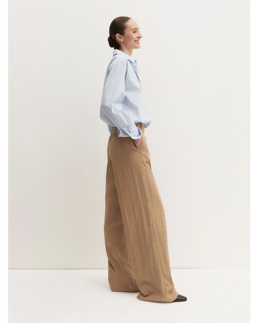 Pantalone wide leg in tessuto crinckle Emmtenace Naturale 2625136024200 001 EMME MARELLA 
