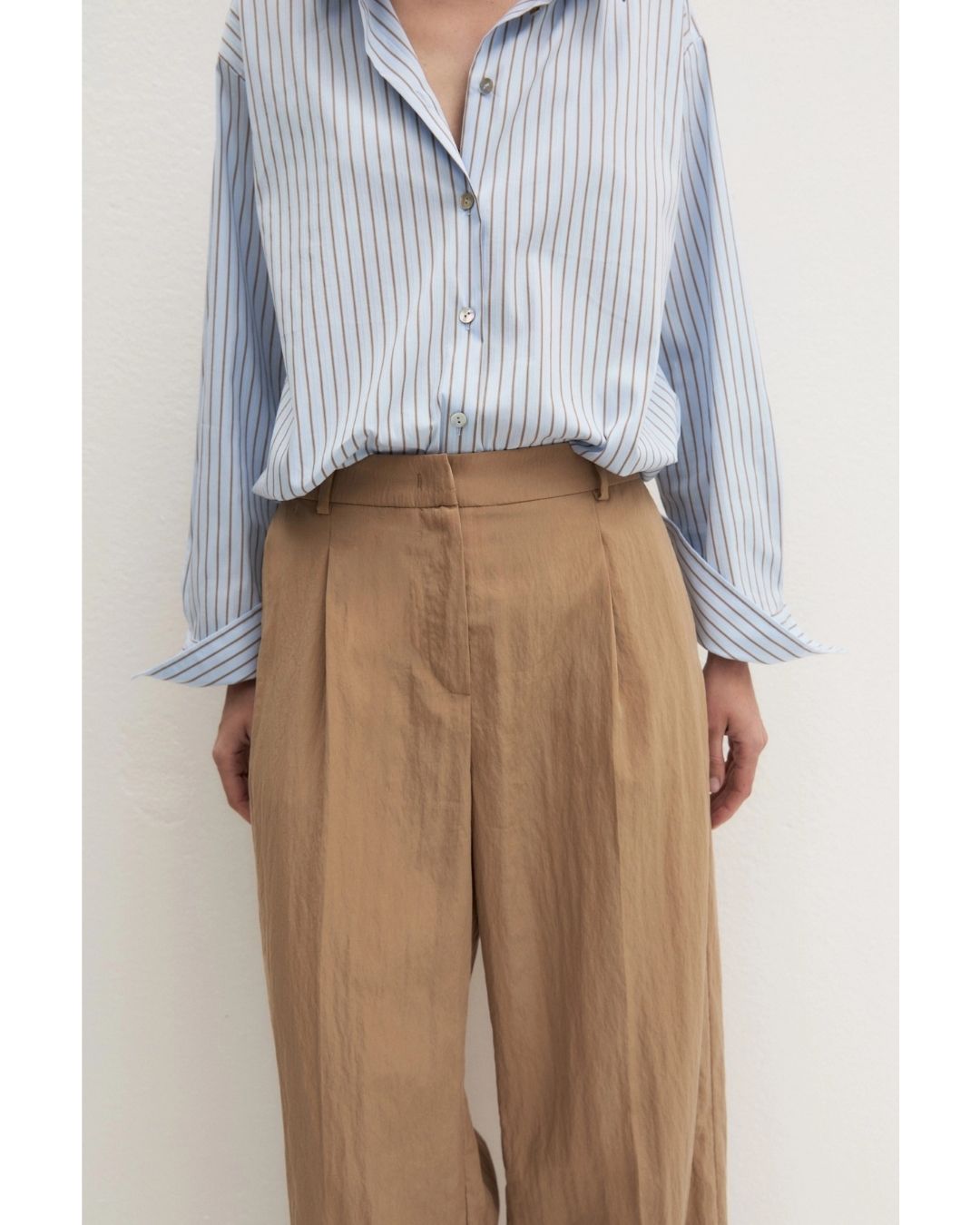 Pantalone wide leg in tessuto crinckle Emmtenace Naturale 2625136024200 001 EMME MARELLA 
