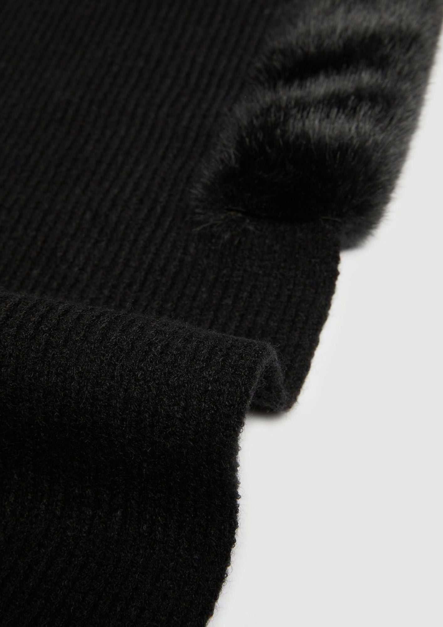 Sciarpa cappuccio Emmcerchio con bordo in tessuto furry Nero 2625746022200 003 EMME MARELLA 