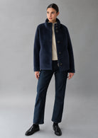 Giubbino corto realizzato in velluto liscio stretch Eve 26 Blu Navy RIW569J F0012 888 RIHUNIK 