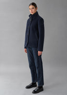 Giubbino corto realizzato in velluto liscio stretch Eve 26 Blu Navy RIW569J F0012 888 RIHUNIK 